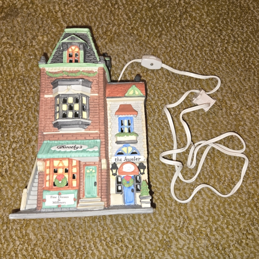 DOROTHY'S DRESS SHOP Christmas in the City DEPARTMENT 56 ILLUMINATED LIMIT ED.